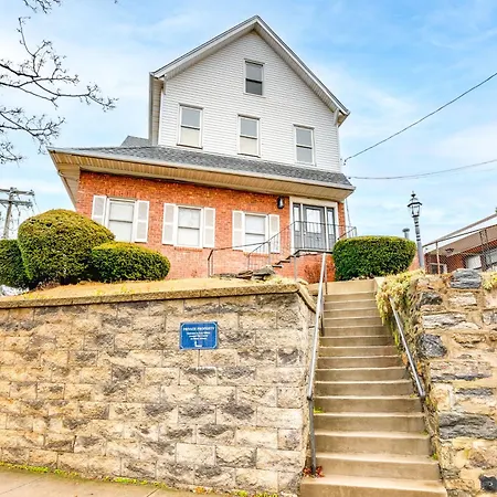 Centrally Located And Pet Friendly Yonkers Studio!